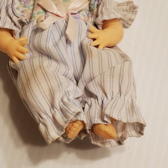 Vintage Horsman baby doll. 6" tall. Pre-owned, good shape - Picture 7 of 10